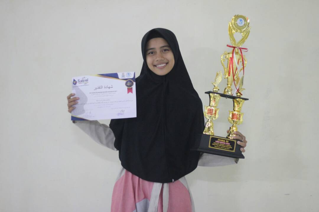 Siti Annisa Rahmayani Juara 3 Puisi Arab