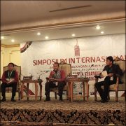 Mahasiswa UII Presentasi dalam Simposium Internasional di Madinah