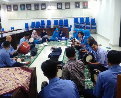 Fasilitasi Jiwa Seni Tendik, FIAI Bentuk Tim Hadrah