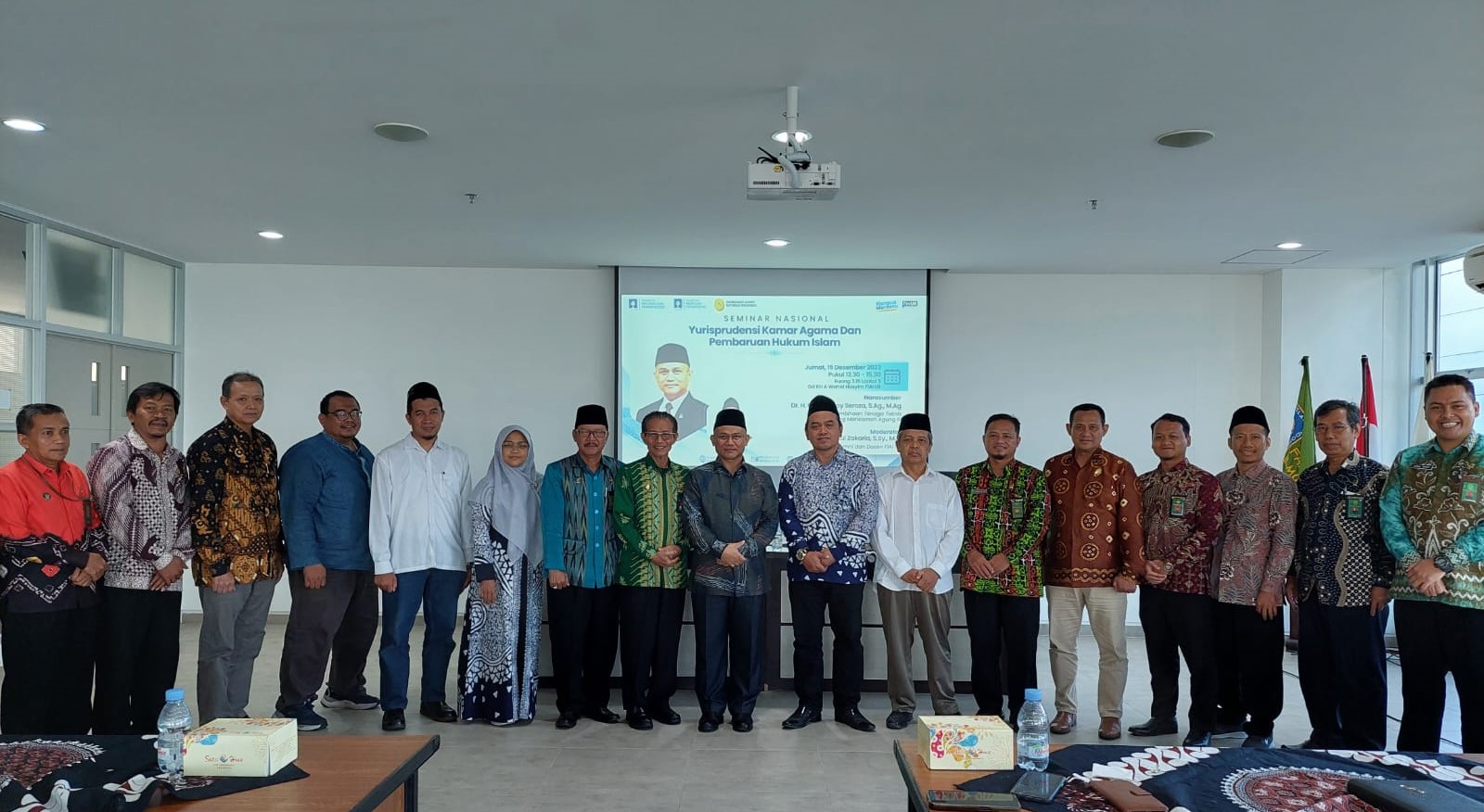 Dr. H. Candra Boy Seroza, S.Ag., M.Ag Mahkamah Agung RI didampingi para hakim, serti dari FIAI  Dr. Muh. Roy Purwanto, S.Ag. M,Ag, Wakil Dekan KKA (foto:tim pan)